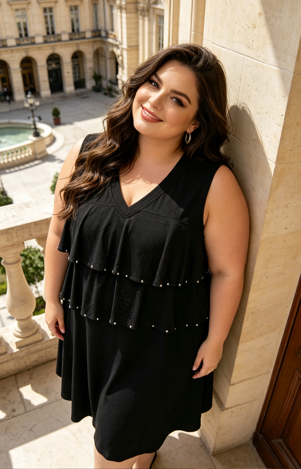 Robe sans manches grande taille 46-60, style volant à volants avec rivets, plusieurs couleurs disponibles - Confort et élégance pour femmes rondes R 604