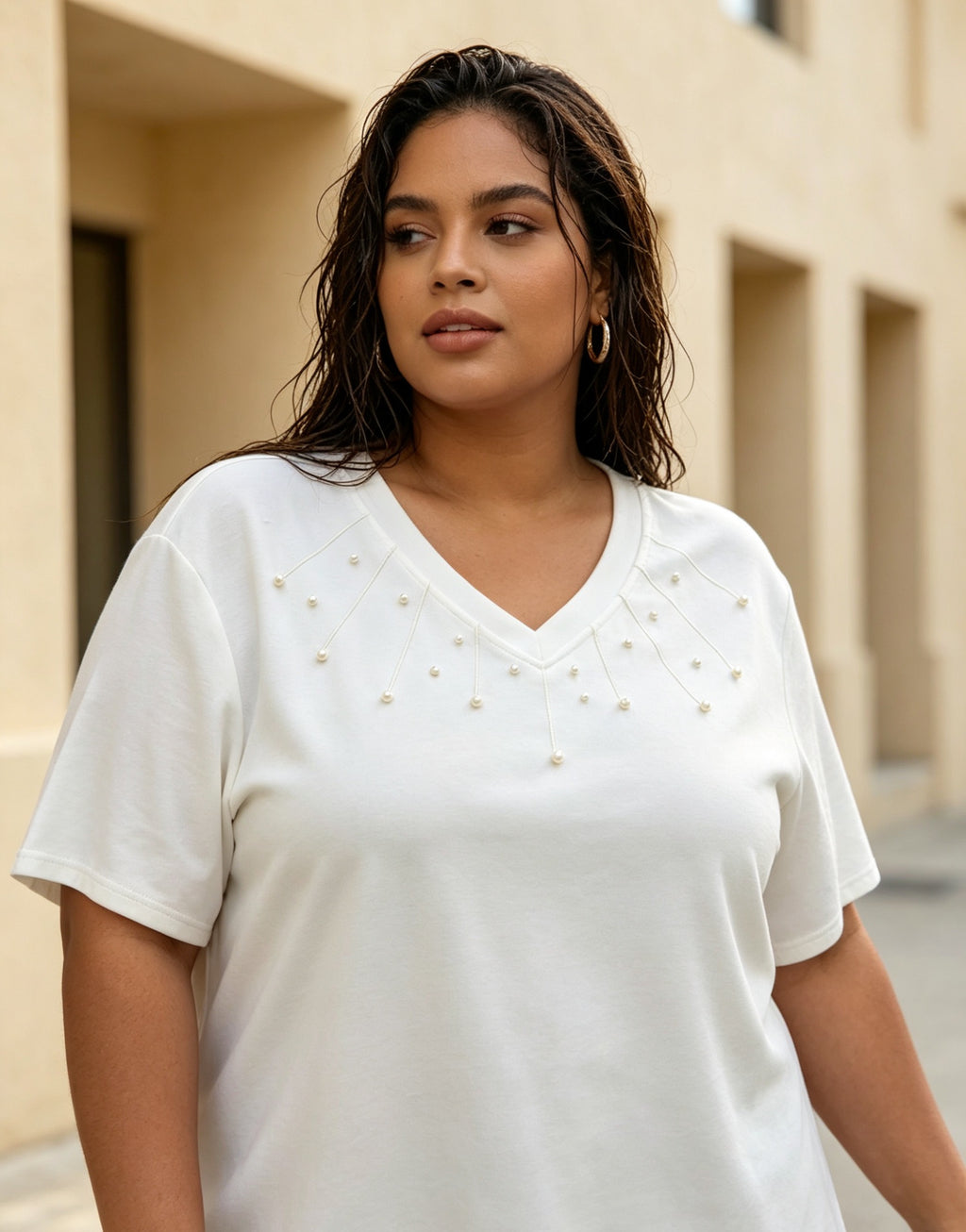 T-Shirt Übergröße Schwarz Weiß Hellbraun Fuchsia, Oberteil mit kurzen Ärmeln und V-Ausschnitt, verziert mit Perlen, Damen-T-Shirt, schicke lässige Sommerbluse, bequemes Top in Übergröße 46-60 2WH25