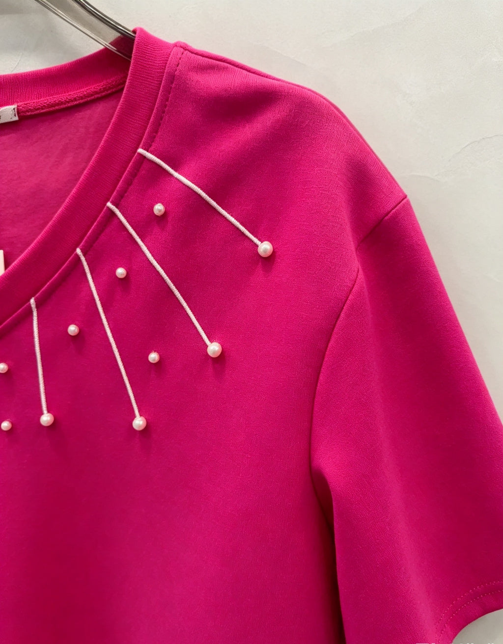 T-Shirt Übergröße Schwarz Weiß Hellbraun Fuchsia, Oberteil mit kurzen Ärmeln und V-Ausschnitt, verziert mit Perlen, Damen-T-Shirt, schicke lässige Sommerbluse, bequemes Top in Übergröße 46-60 2WH25