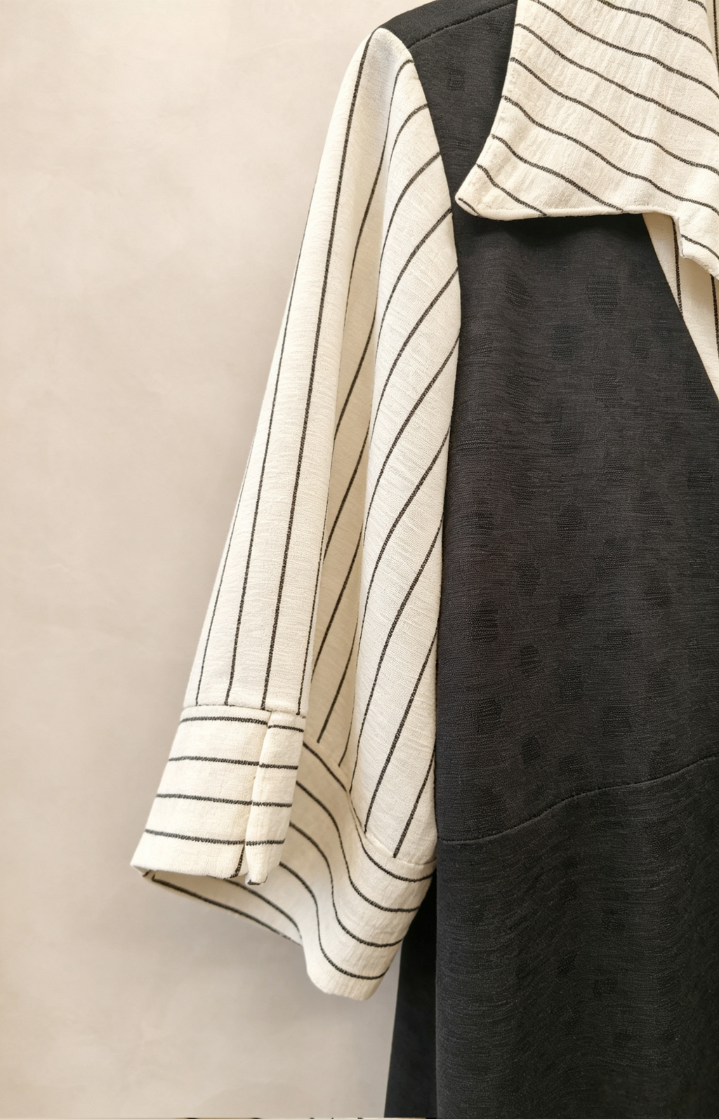 Blouse Grande Taille 46-60 | Coupe Amincissante & Confort Premium
Style chic et moderne spécialement conçu pour silhouettes généreuses (tailles 46 à 60)