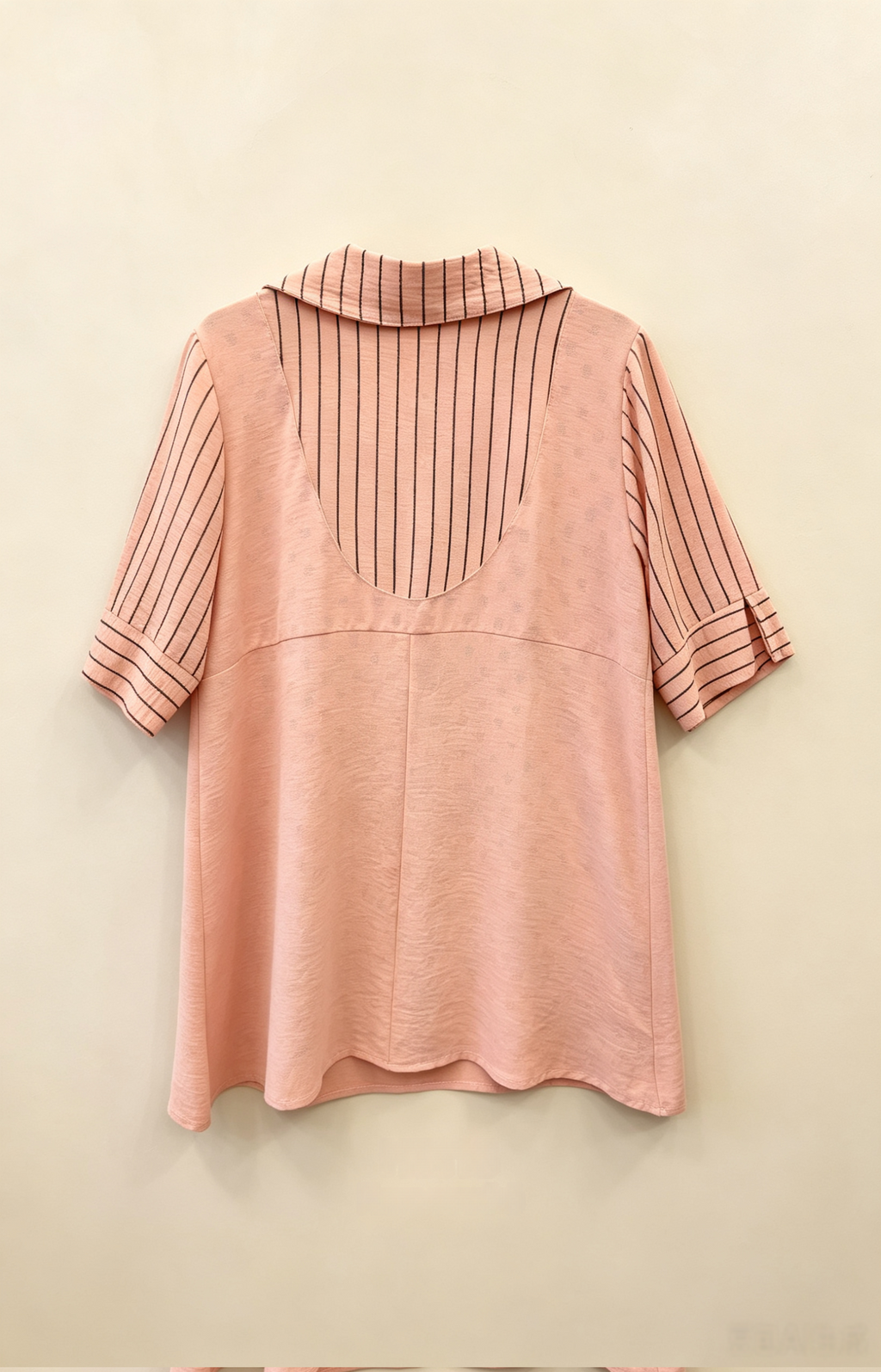Blouse Grande Taille 46-60 | Coupe Amincissante & Confort Premium
Style chic et moderne spécialement conçu pour silhouettes généreuses (tailles 46 à 60)