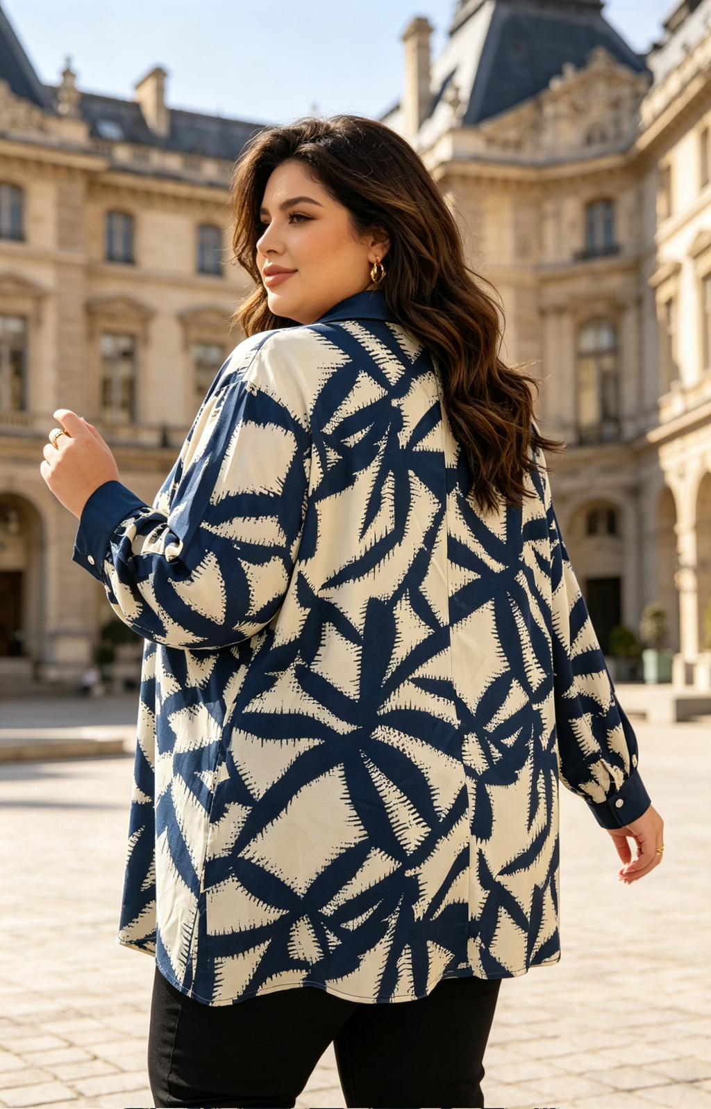 Chemise Grande Taille 46-60 pour Femme, Imprimé Graphique Noir et Beige, Coupe Ample et Affinante, Manches Longues avec Boutons Amovibles, Plusieurs Couleurs Disponibles, Style Chic et Décontracté pour Toutes Occasions H08