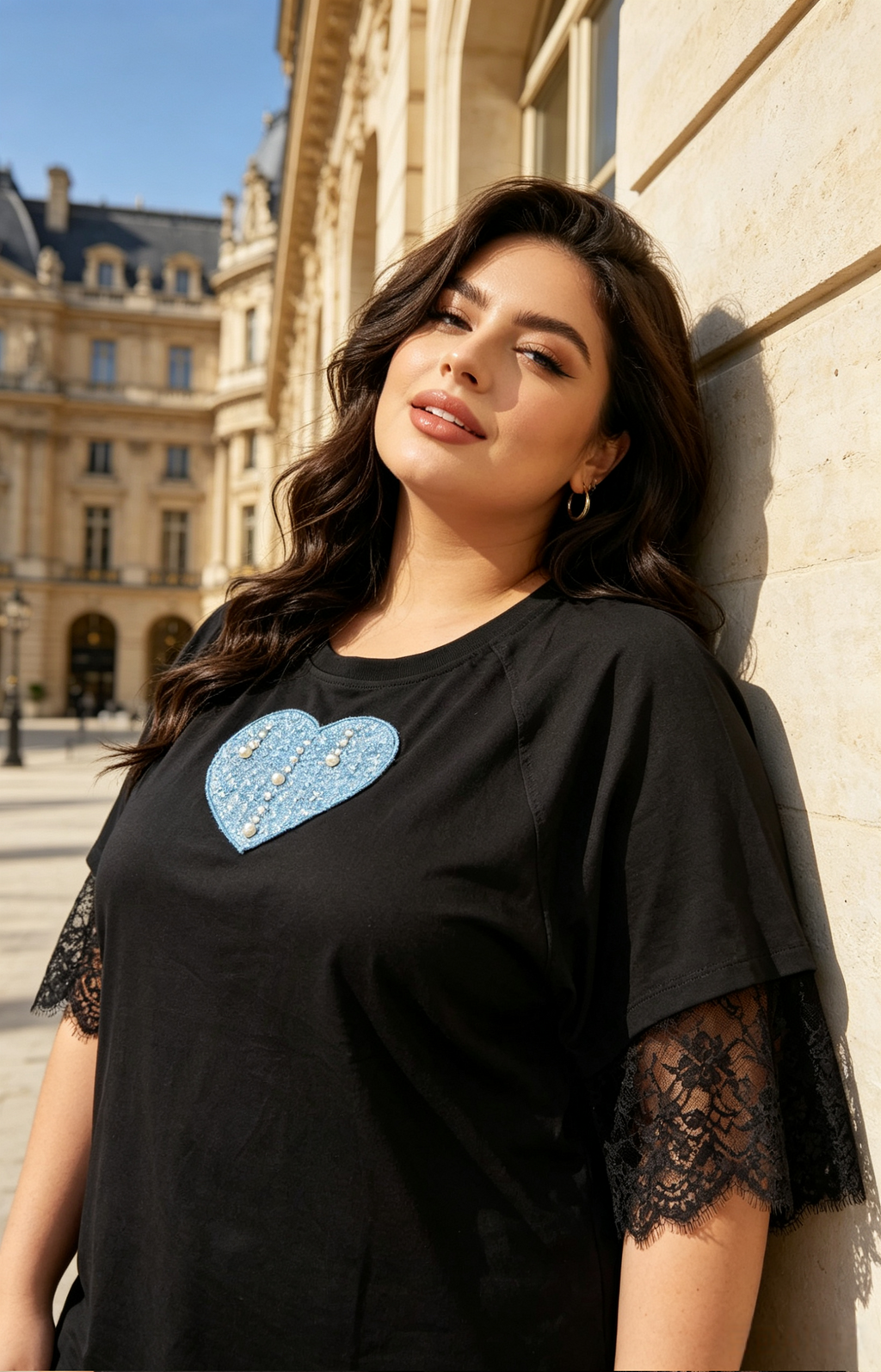 T-Shirt Grande Taille 46-60 pour Femme, Cœur en Jean et Perles, Manches en Dentelle, Multi-couleurs Disponibles, Style Décontracté Élégant H 622