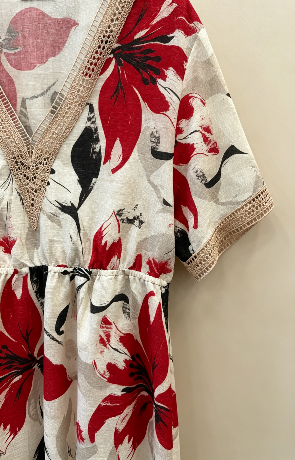 Große Größen Kleid mit gelb-rot-grünem Blumendruck, Midikleid mit V-Ausschnitt und Häkelärmeln, bequemes Sommerkleid mit elastischer Taille, schickes Boho-Kleid für Damen, lässiges Urlaubskleid für den Strand 2WR615