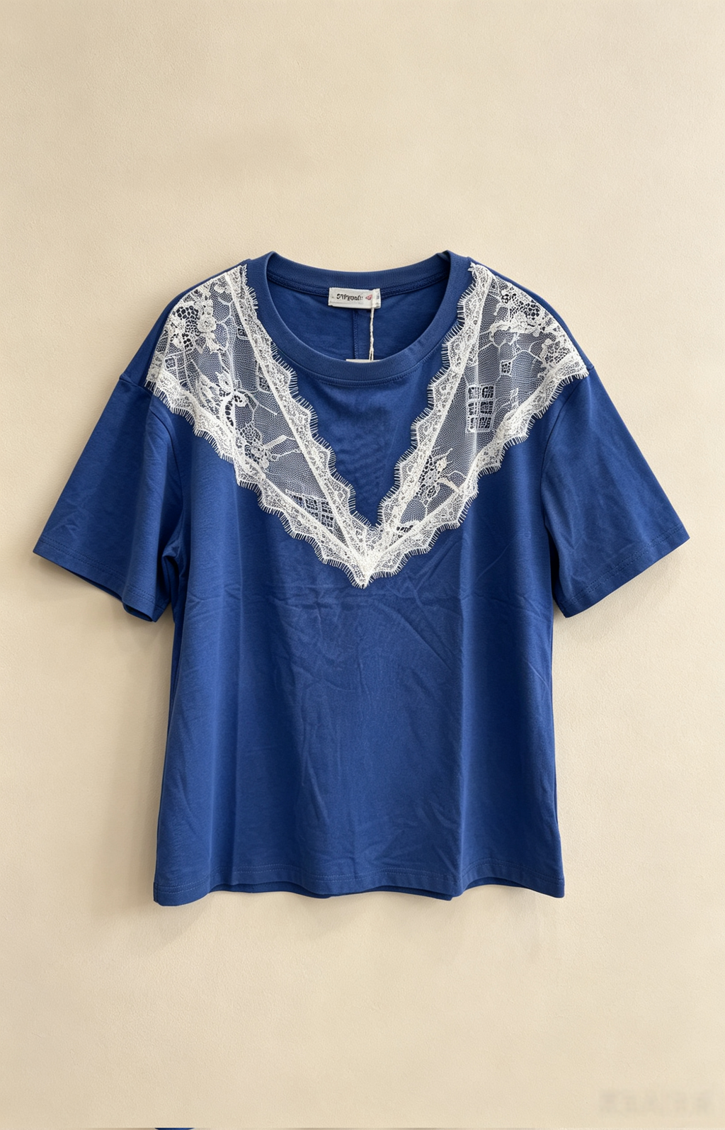 T-Shirt Grande Taille 46-60 Femme avec Dentelle Blanche, Col Rond Manches Courtes, Coupe Minceur, Plusieurs Couleurs Disponibles
 H 38