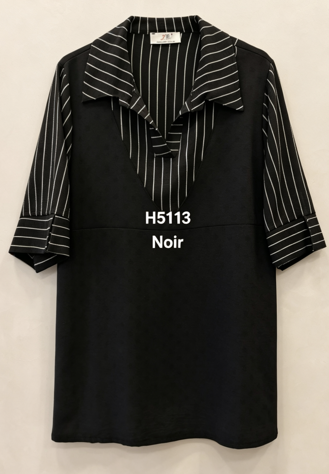 Blouse Grande Taille 46-60 | Coupe Amincissante & Confort Premium
Style chic et moderne spécialement conçu pour silhouettes généreuses (tailles 46 à 60)