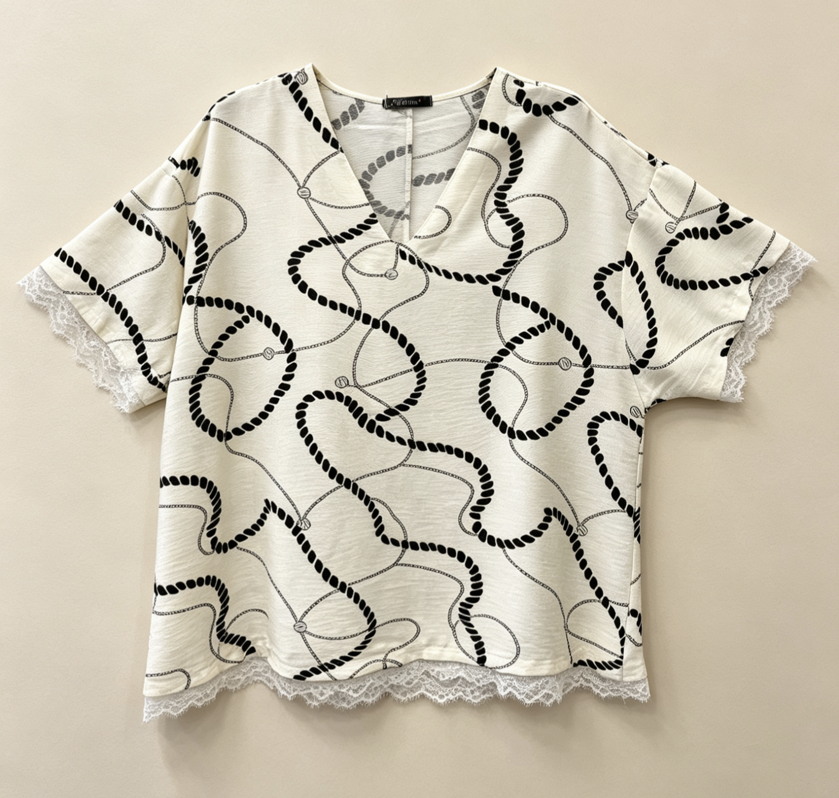 Blouse Grande Taille Noir et Blanc, Haut Imprimé Chaîne Manches Courtes, Top V-Col Dentelle au Bas et aux Manches, Chemise Chic Été pour Femme Grande Taille, Tee-Shirt Décontracté Élégant Taille Plus46-60 H 639