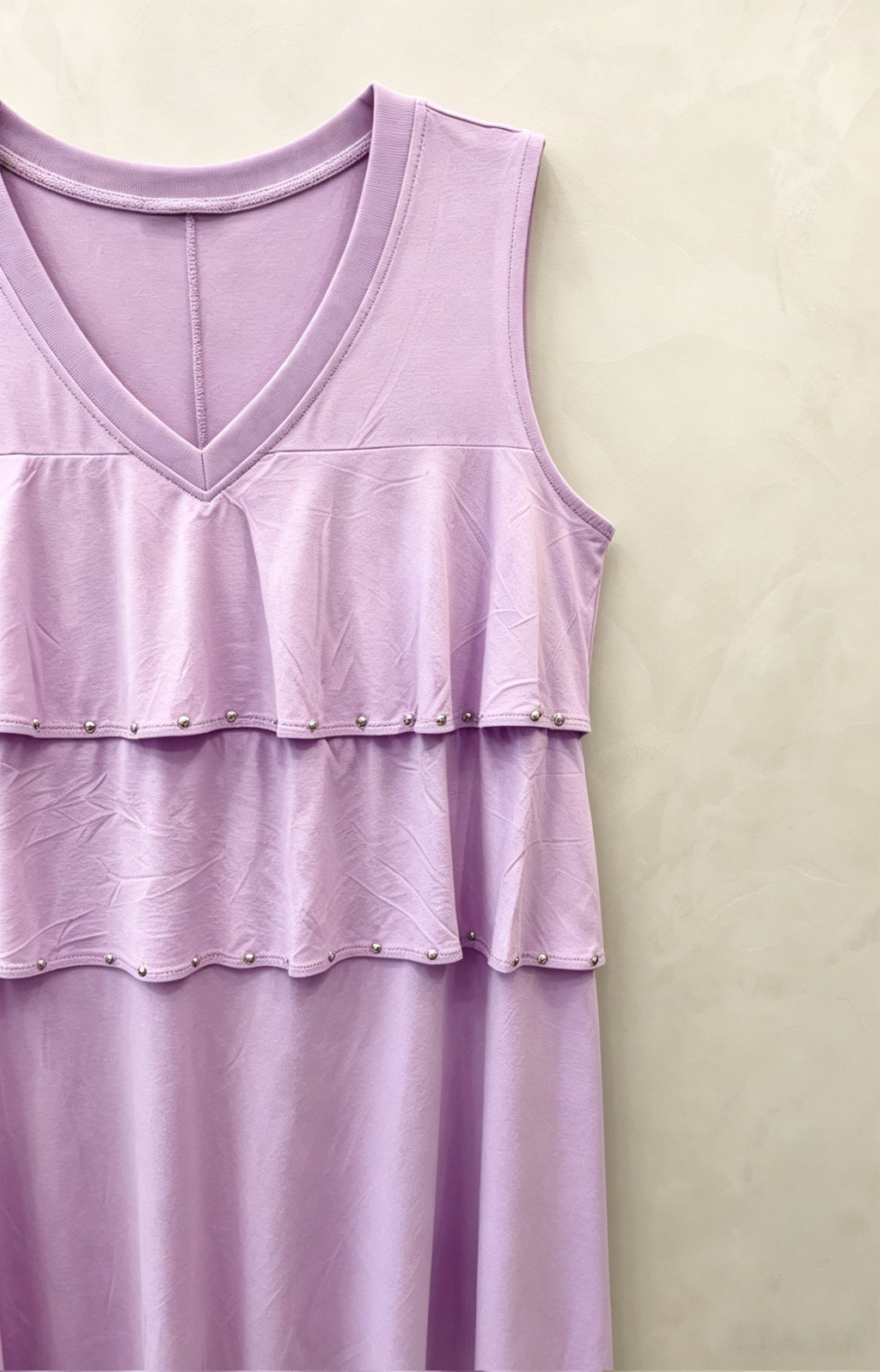 Robe sans manches grande taille 46-60, style volant à volants avec rivets, plusieurs couleurs disponibles - Confort et élégance pour femmes rondes R 604