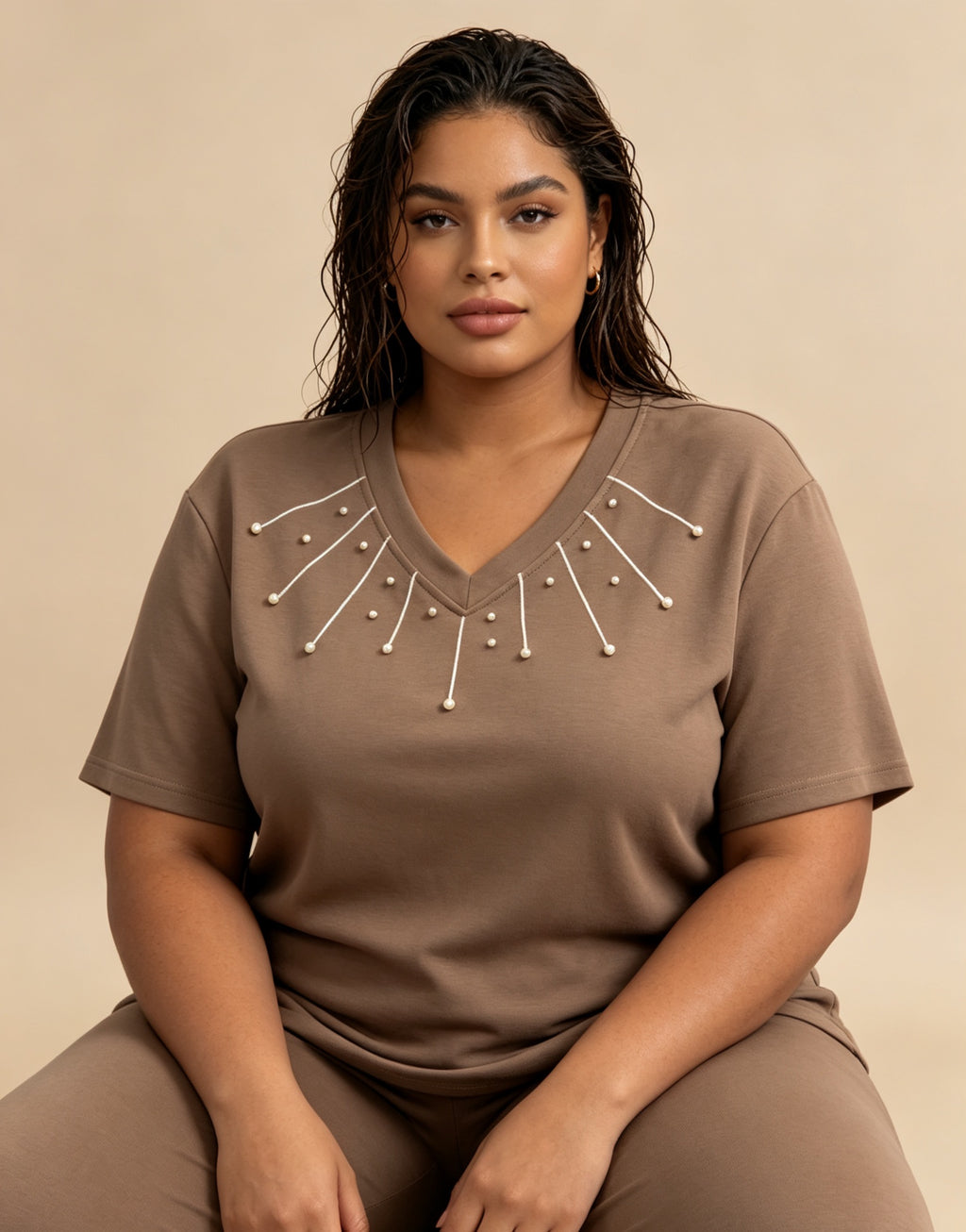 T-Shirt Übergröße Schwarz Weiß Hellbraun Fuchsia, Oberteil mit kurzen Ärmeln und V-Ausschnitt, verziert mit Perlen, Damen-T-Shirt, schicke lässige Sommerbluse, bequemes Top in Übergröße 46-60 2WH25